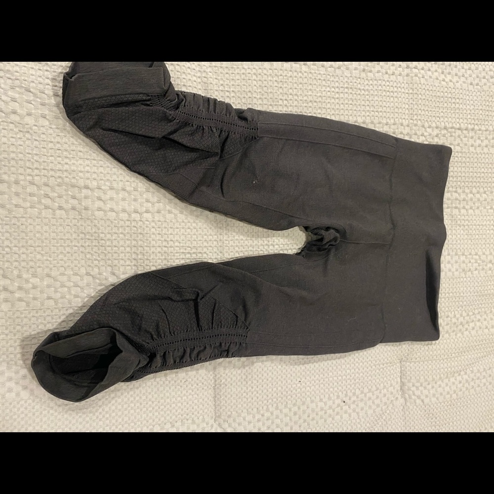 Lululemon Capri tights charcoal grey